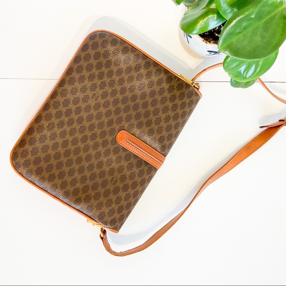 CELINE PARIS - Monogram Leather Crossbody Bag- Vintage Luxury - Authentic - Picture 4 of 16